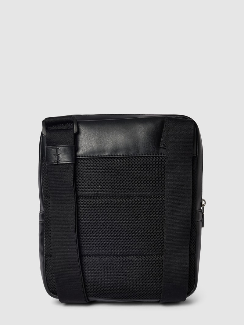 Umhängetasche mit Label-Print Modell 'REPORTER' in black