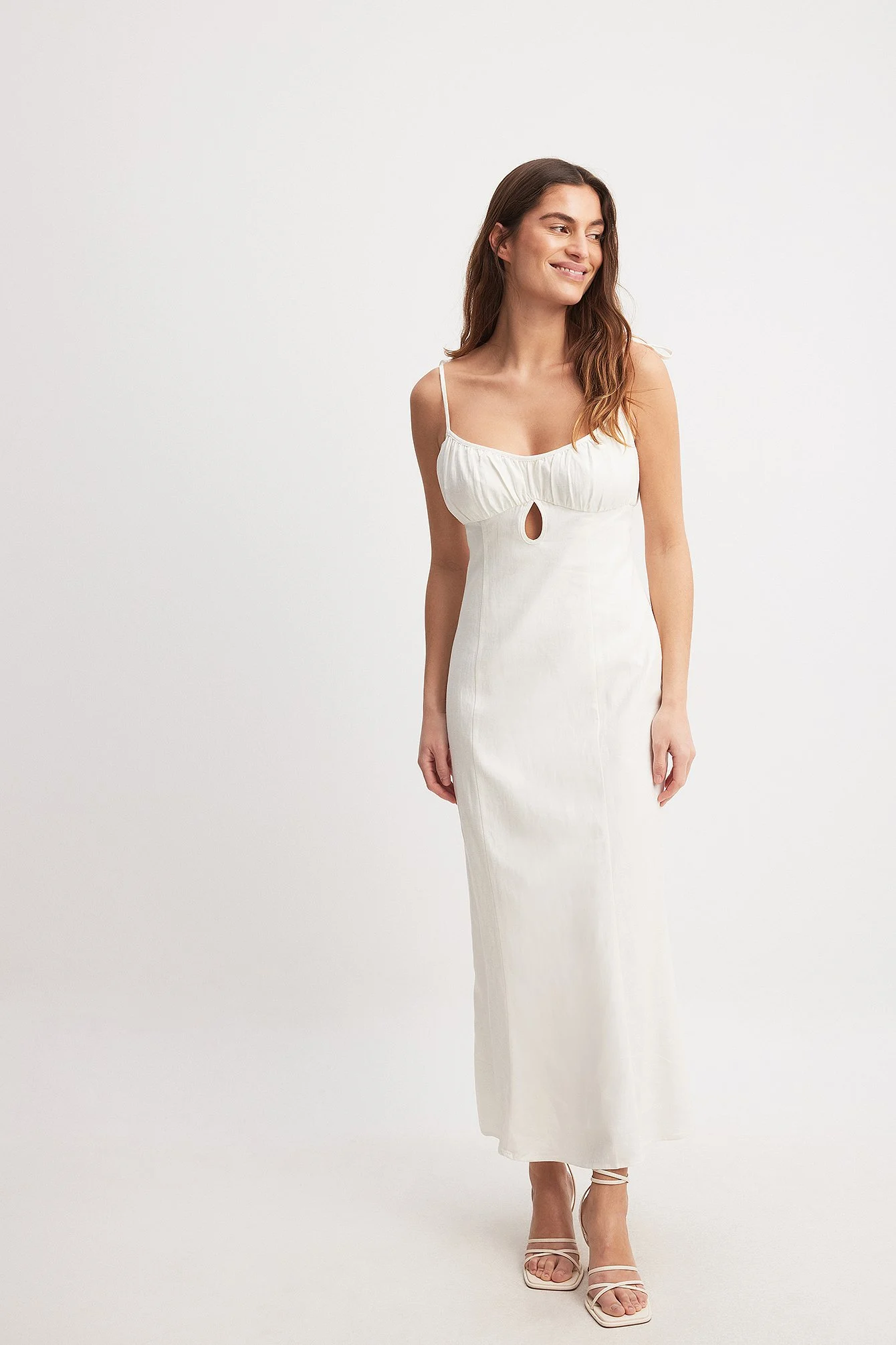 Midikleid aus Leinen-Mix mit Bändern
