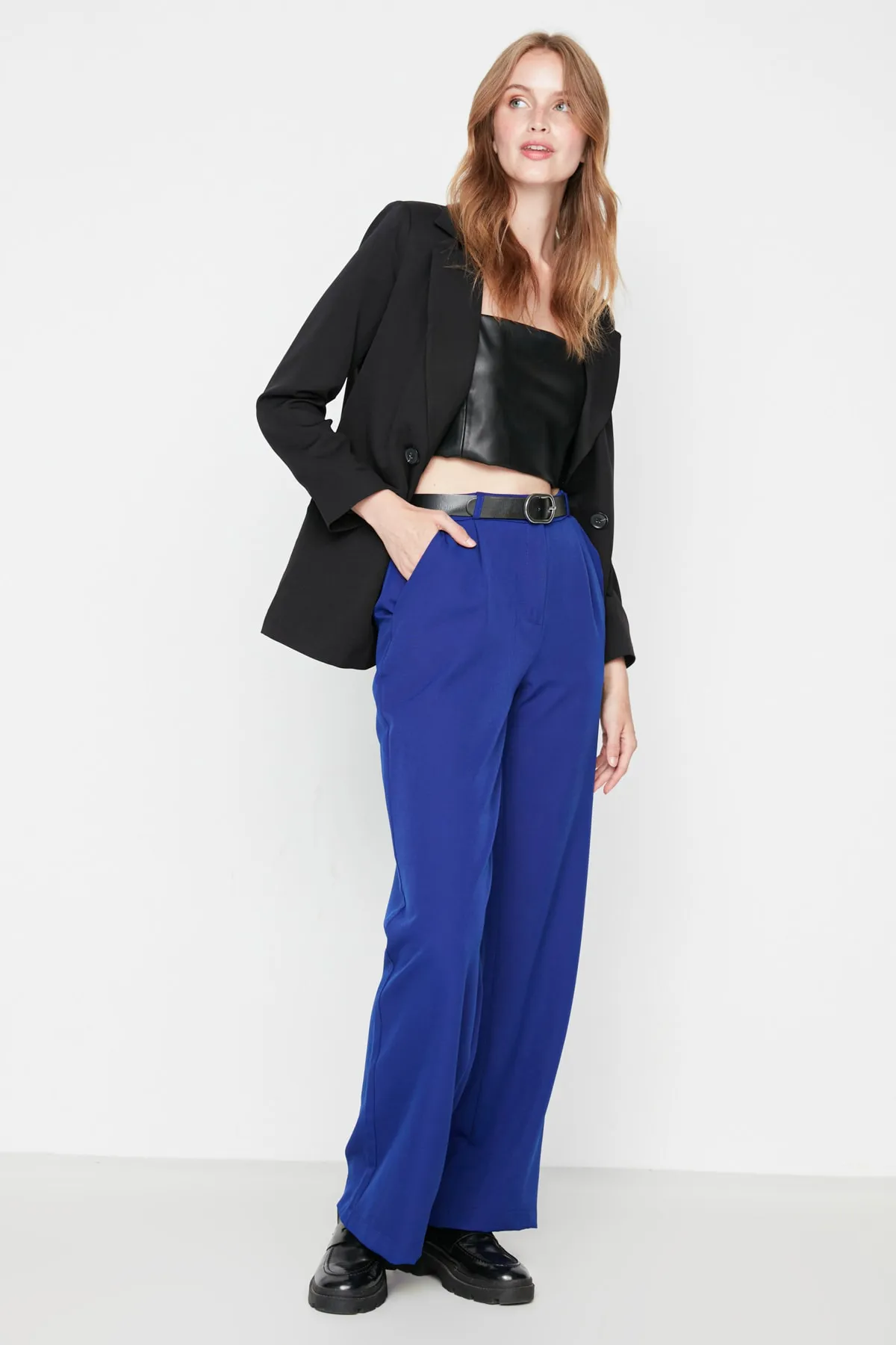 Trendyol Collection  Blaue, gewebte Hose mit hoher Taille und weitem Bein/Plissee mit weitem Bein TWOAW21PL0076