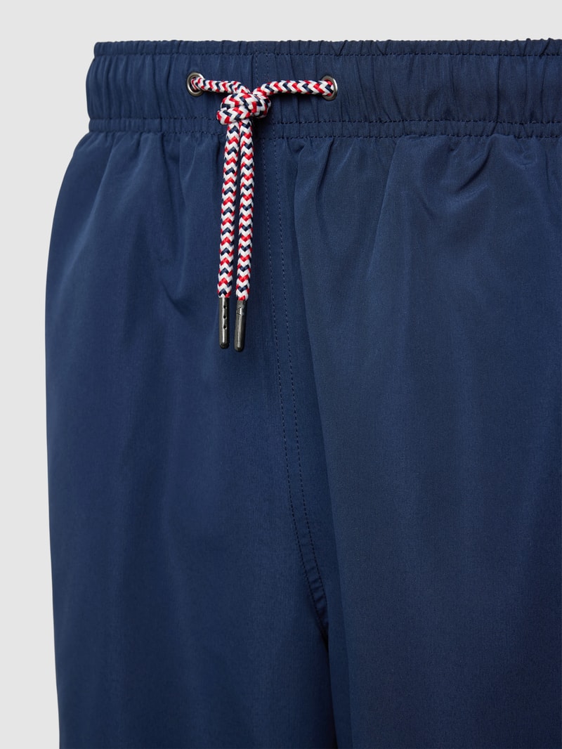 Badeshorts mit Label-Stitching in marineblau