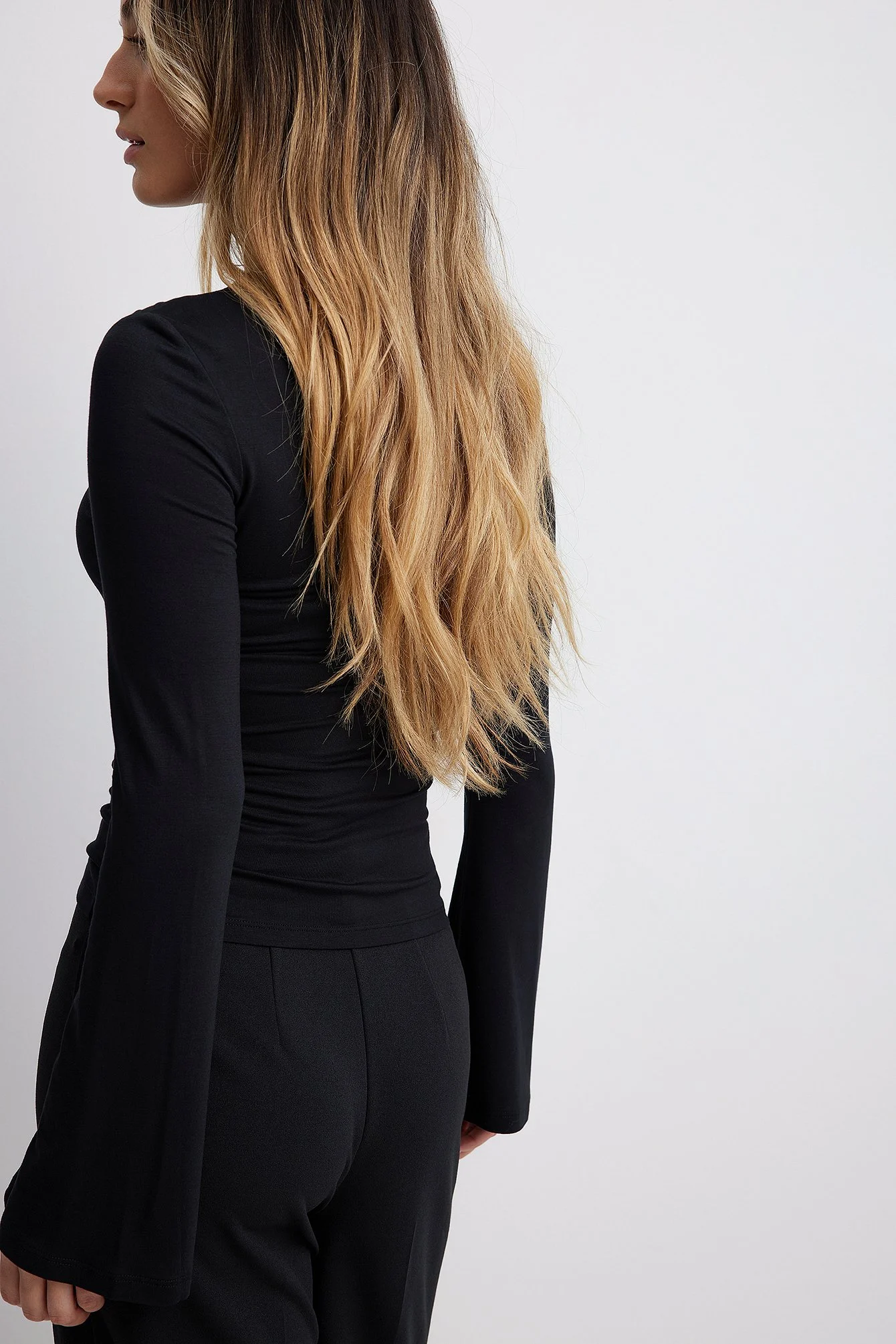 Soft Line Twist Top
