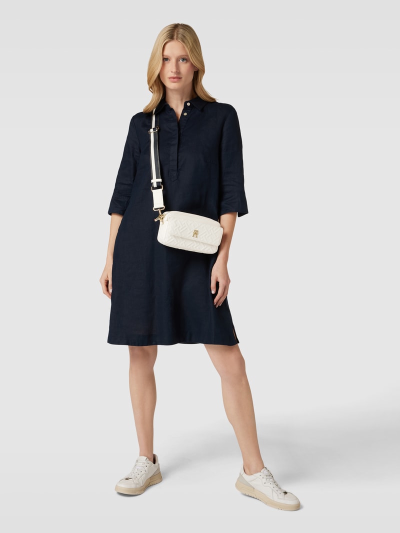 Umhängetasche mit Label-Details Modell 'ICONIC' in weiß