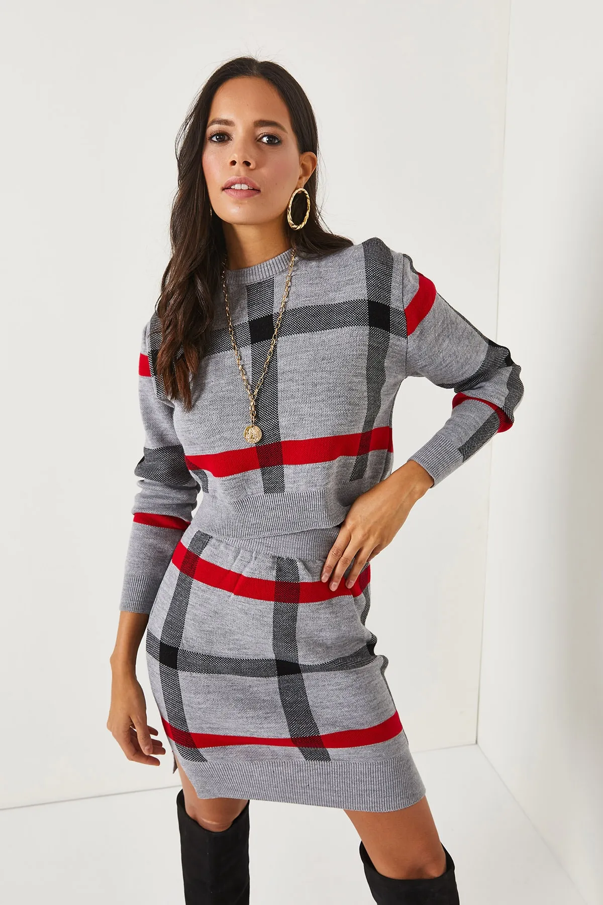 Olalook  Graues Oberteil, kurzer Pullover, Schlitzrock, Set TKM-19000184