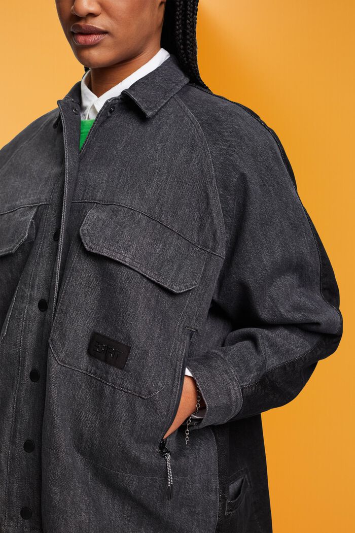 Leichte Shacket mit recycelter Wattierung