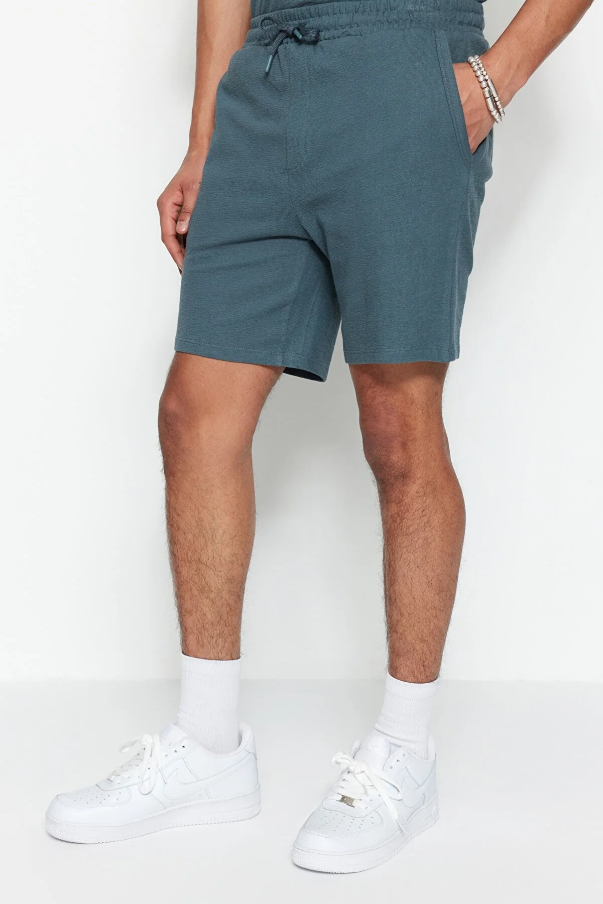 Trendyol Collection  Limited Edition – Strukturierte Shorts aus 100 % Baumwolle in Petrol TMNSS23SR00035