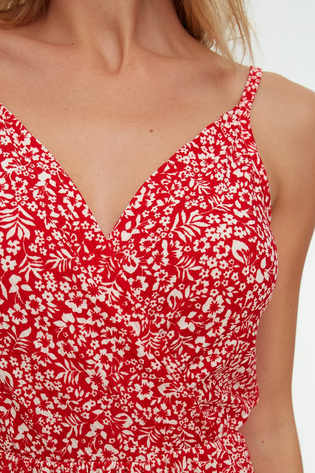 Trendyol Collection  Rot gemustertes, flexibles Mini-Strickkleid mit zweireihigem Kragen TWOSS21EL1554
