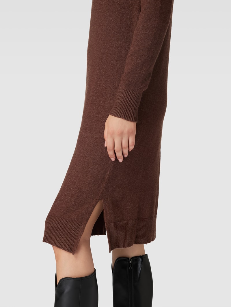 Knielanges Strickkleid mit Seitenschlitzen Modell 'Viril' in mittelbraun