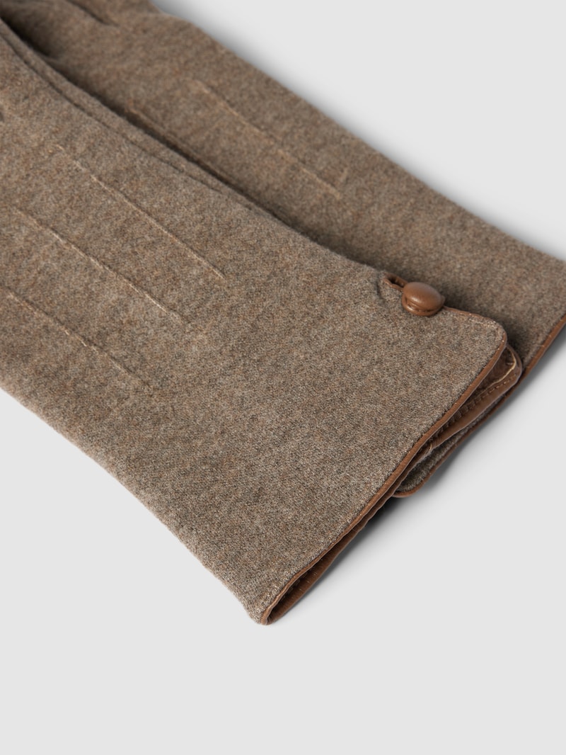 Handschuhe mit Knopfverschluss in taupe