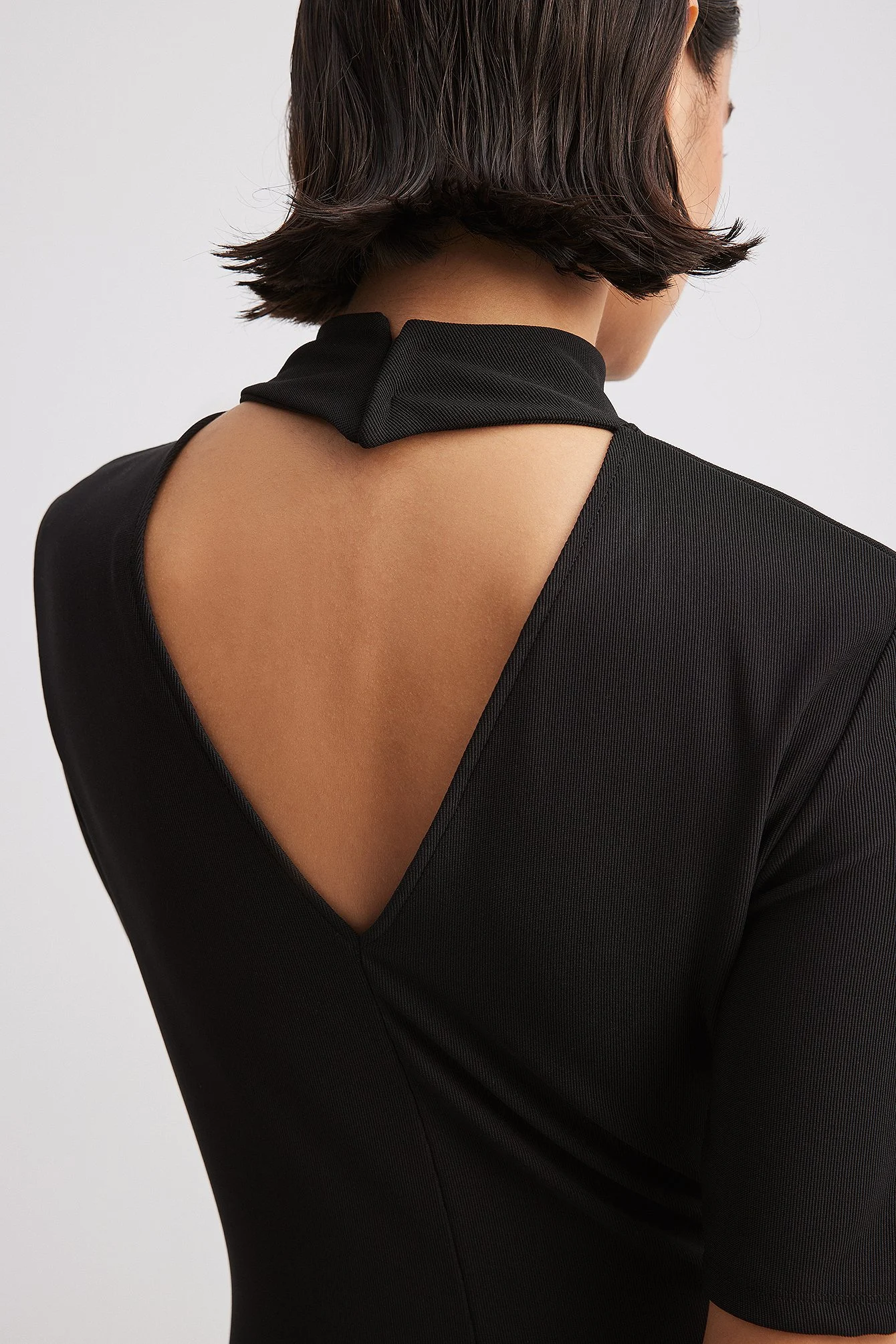 Maxikleid mit Cut-out hinten