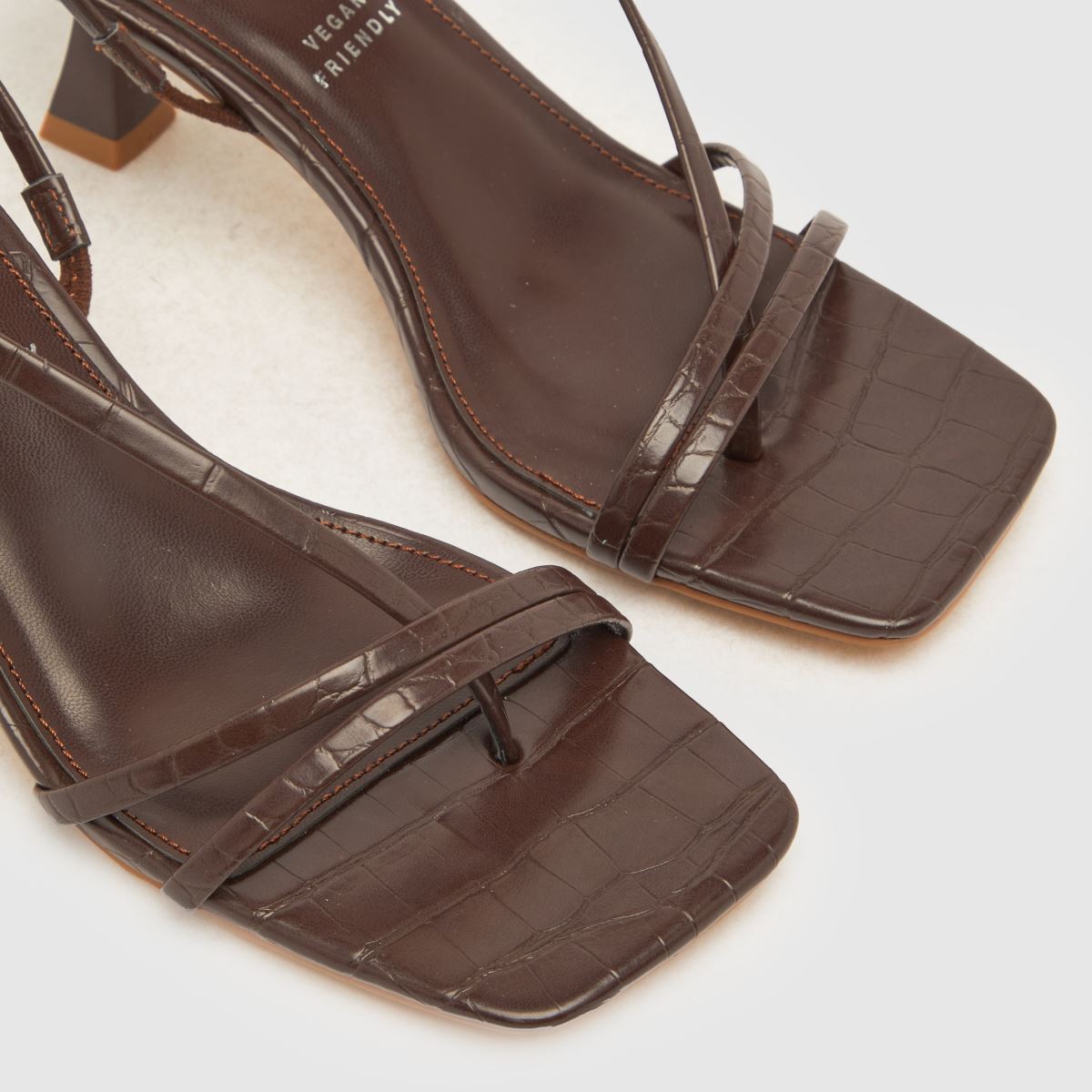 Schuh Sora sötétbarna magassarkú cipő