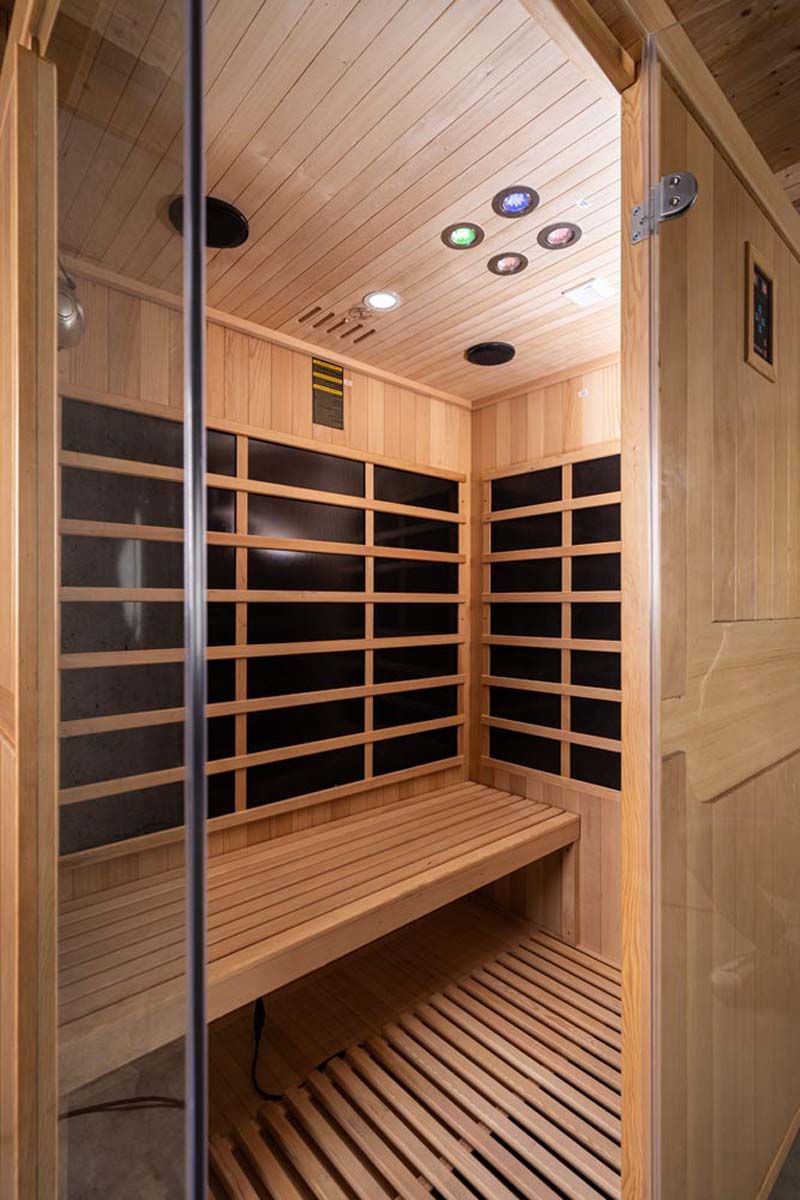 PureHaven Infrarotkabine 150x110x195 cm aus kanadischem Hemlock-Holz Bluetooth-Soundsystem Timer Lichttherapie in 4 Farben digitale Steuerung