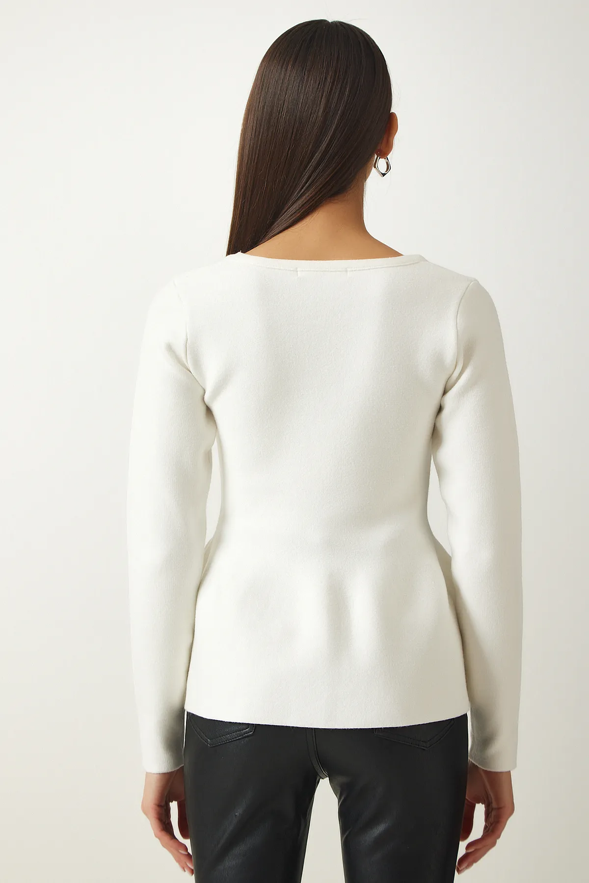 Happiness İstanbul  Ecrufarbene Damen-Strickbluse mit quadratischem Kragen und Volants AH00154