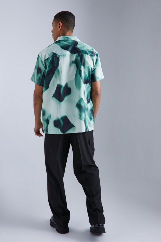 Kurzärmliges Oversize Satin-Hemd