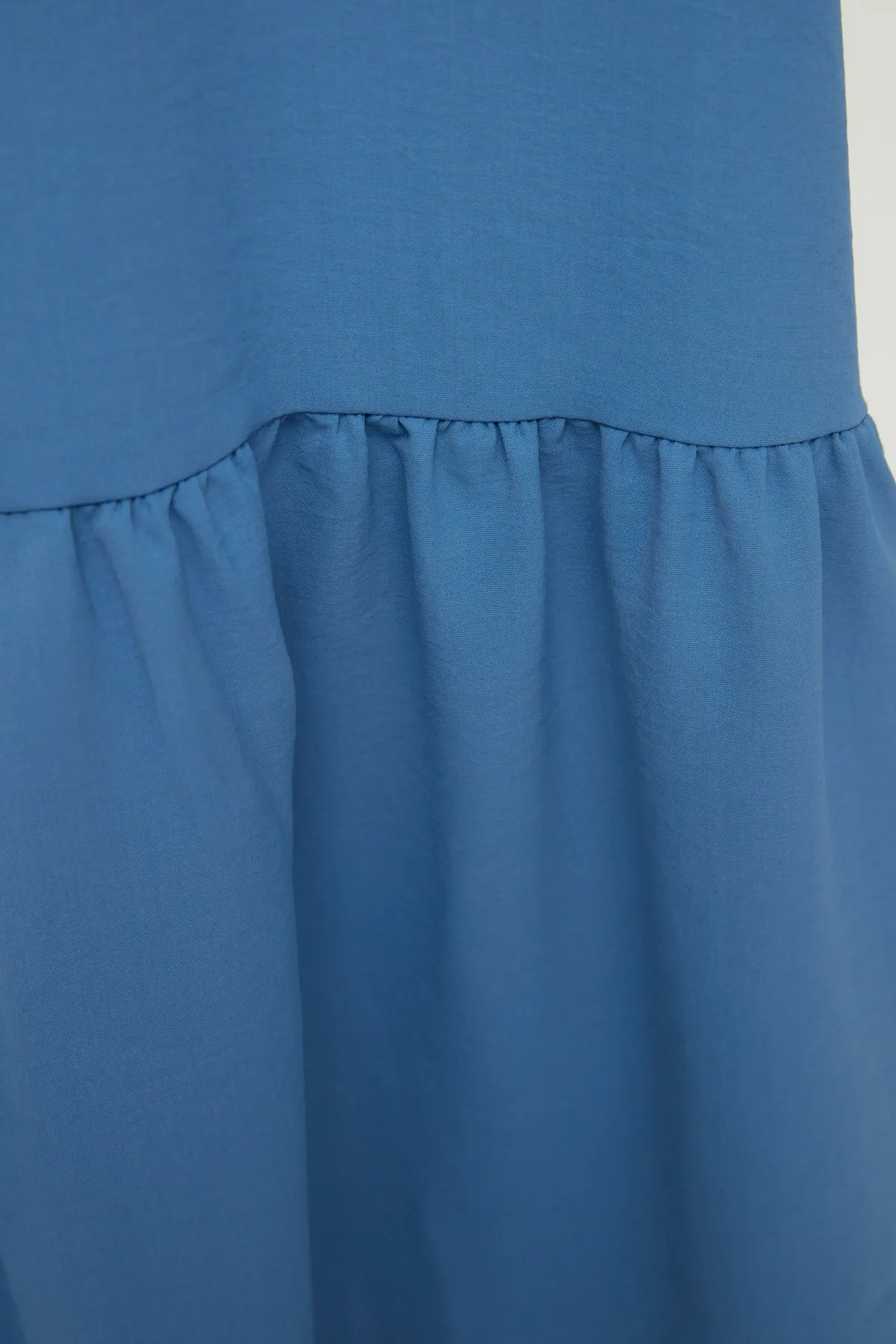 Trendyol Modest  Indigoblaues, elastisches Aerobin-Gewebekleid mit Stehkragen und Ärmeln TCTSS22EB0010