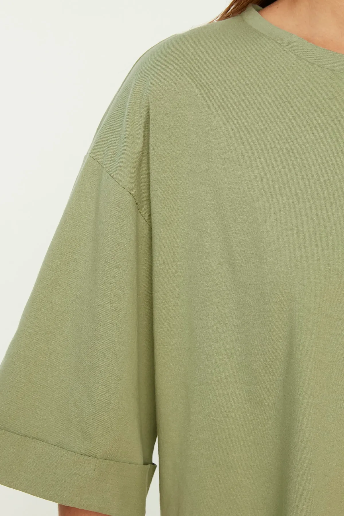 Trendyol Collection  Mintfarbenes, weit geschnittenes, asymmetrisches Boyfriend-Strick-T-Shirt mit zwei Ärmeln TWOSS20TS0828