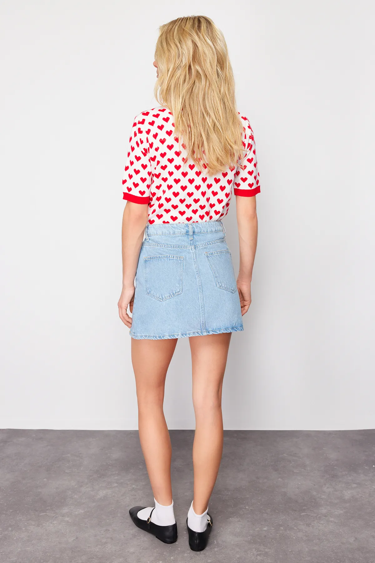 Trendyol Collection  Limited Edition Hellblauer Mini-Jeansrock mit Schlitz TWOSS23ET00347