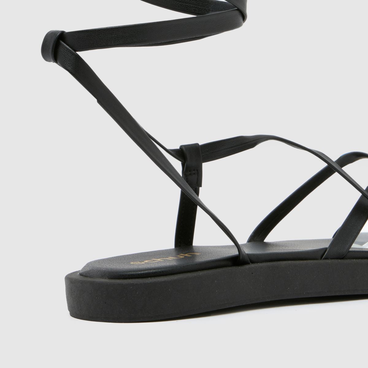 Černé froté sandály s pásky na špičku Schuh