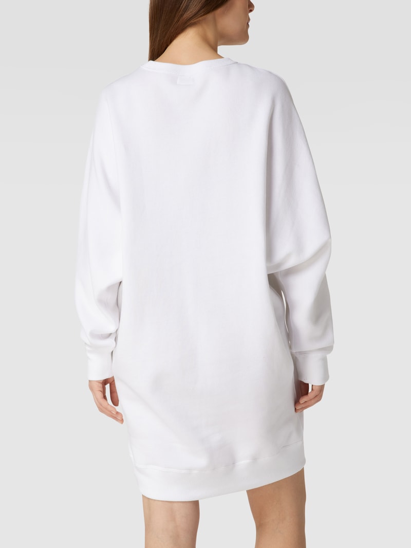 Oversized Sweatkleid mit Fledermausärmeln in weiß