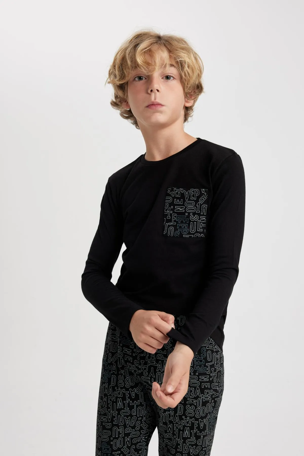 DeFacto  Jungen-Pyjama-Set aus gekämmter Baumwolle mit langen Ärmeln