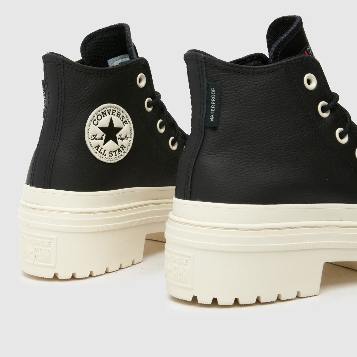 Converse All Star Lugged sarkú cipők fekete és fehér színben