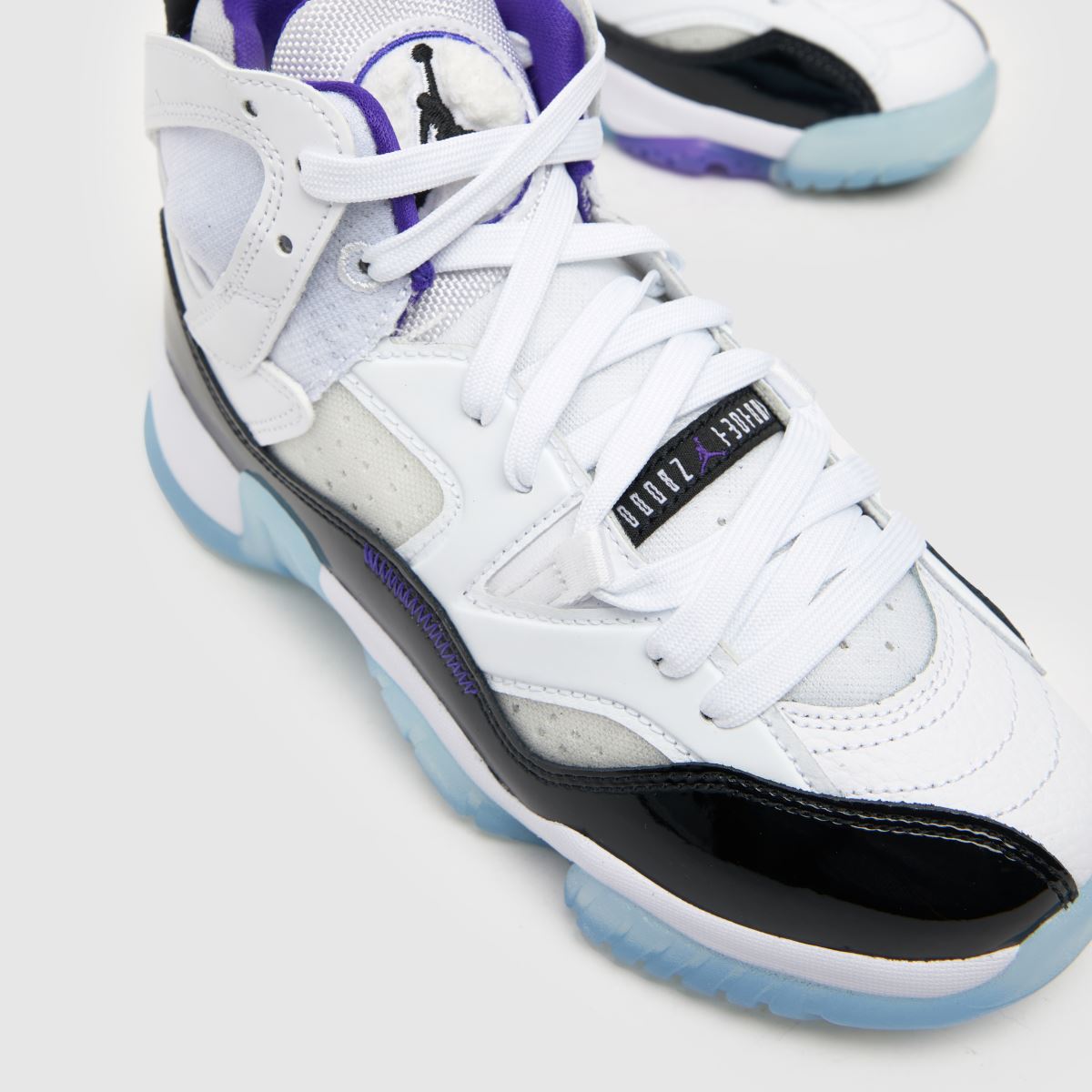 Nike Jordan vita och lila Jumpman Two Trey ungdomsskor