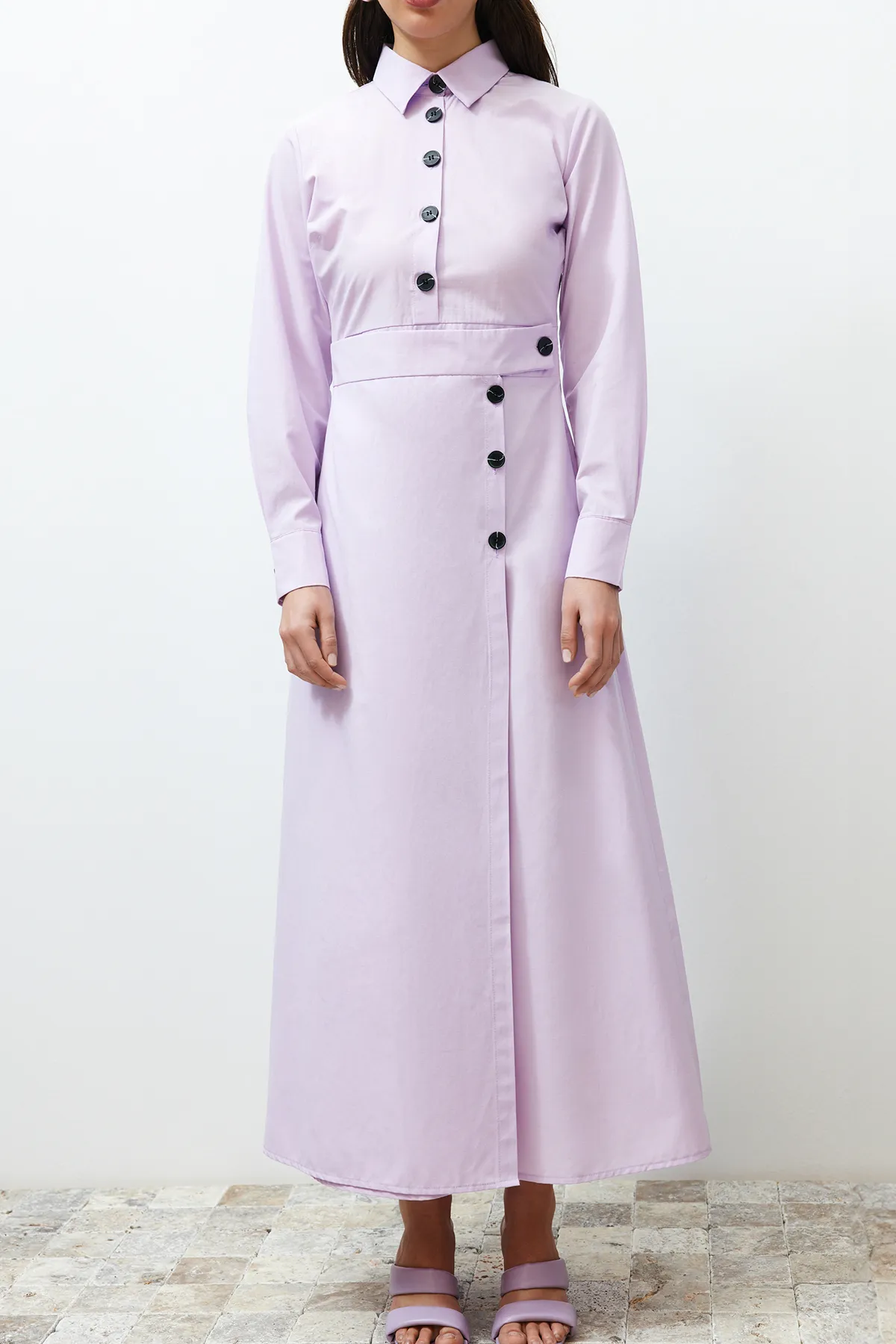 Trendyol Modest  Lila Hemdkragen-Knopfdetail, einfarbig gewebtes Kleid TCTSS24EB00116