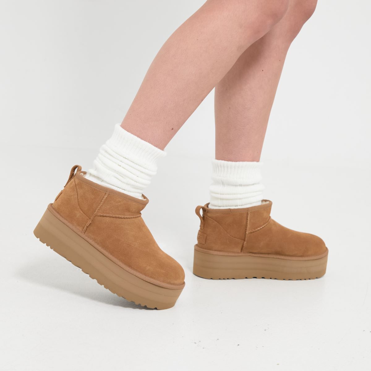 Klasické ultra mini boty na platformě UGG v kaštanové barvě