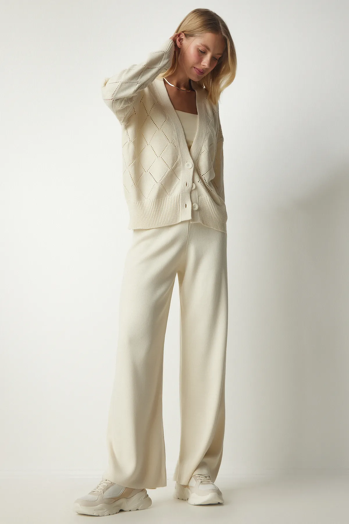 Happiness İstanbul  Cremefarbenes Strick-Cardigan-Hosen-Set für Damen DP00188