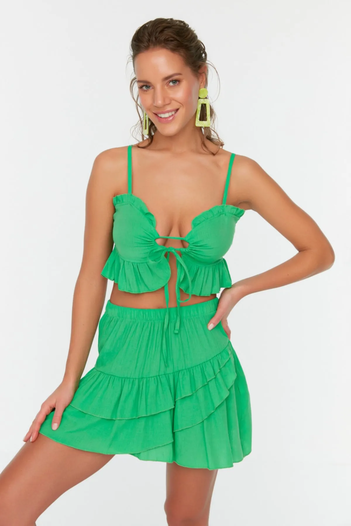 Trendyol Collection  Grünes Strandbluse-Strandrock-Set mit Schwungrad-Details TBESS22AU0095