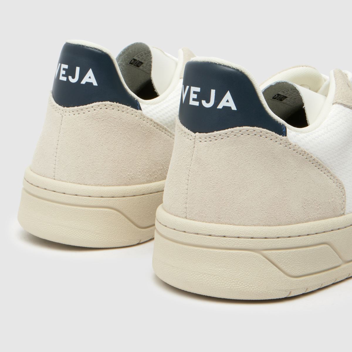 VEJA v-10 sportcipők fehér és sötétkék színben