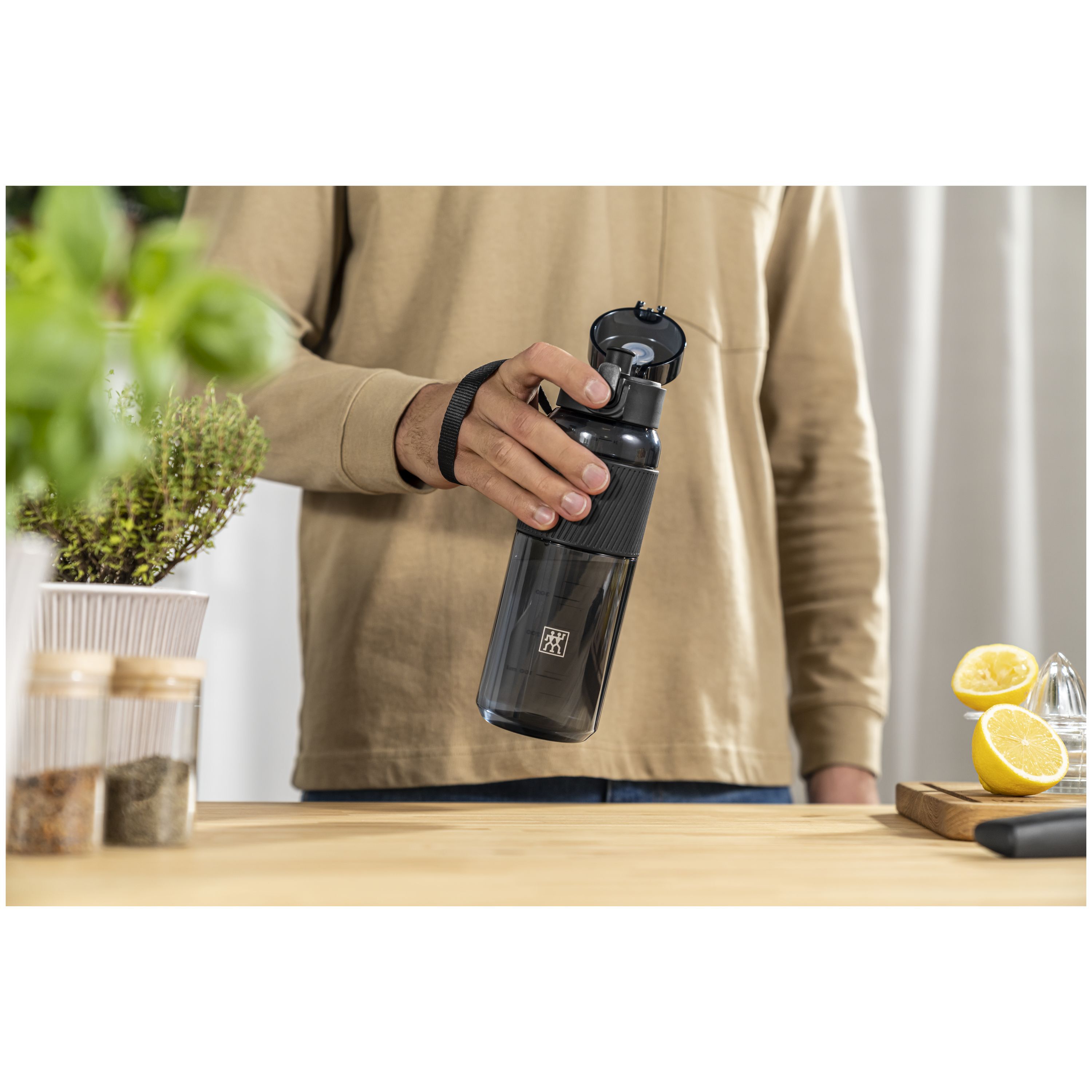 Trinkflasche, 680 ml, Tritan, Schwarz