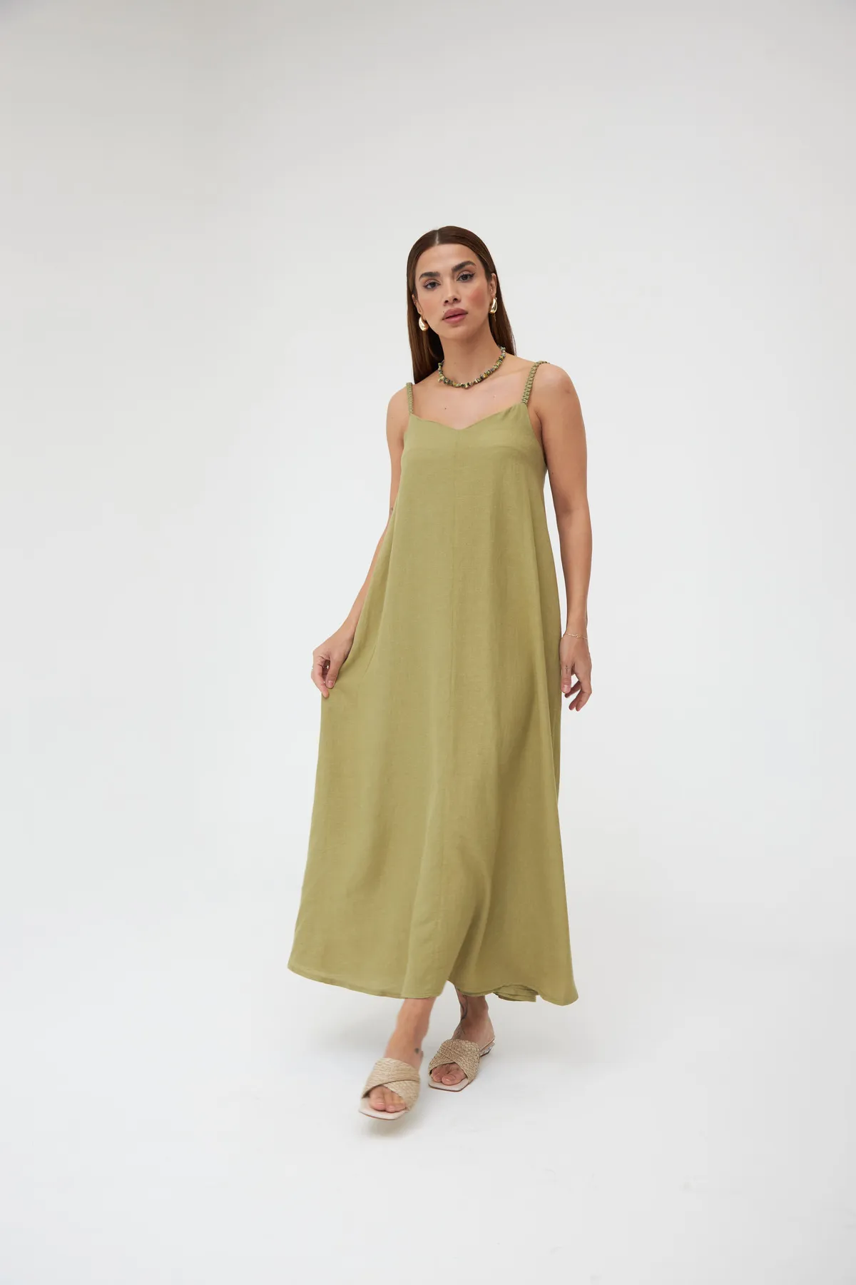 Laluvia  Langes Kleid aus khakifarbenem Strick mit Trägern aus Leinen