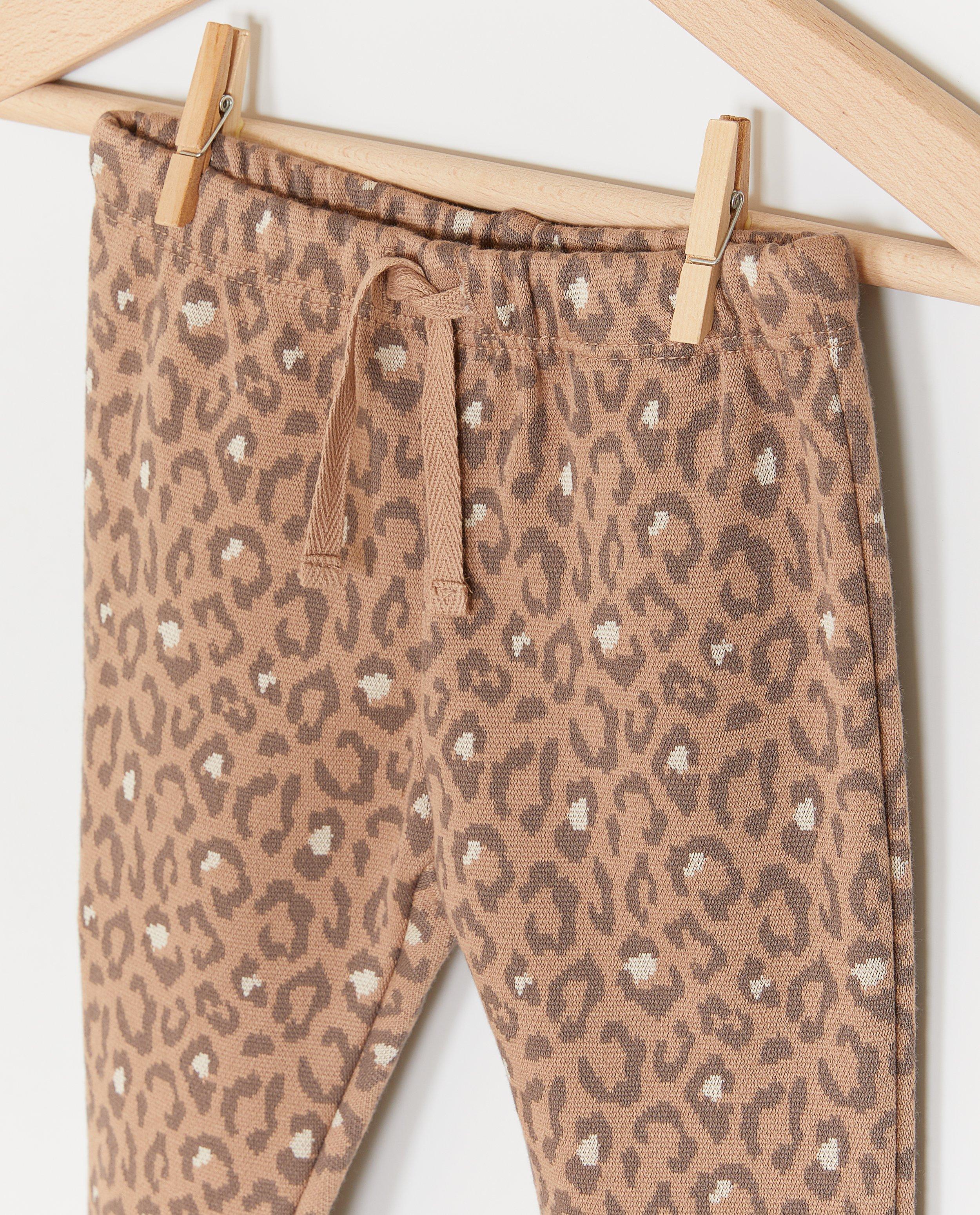 Pantaloni maro cu imprimeu leopard pentru nou-născuți 50-68