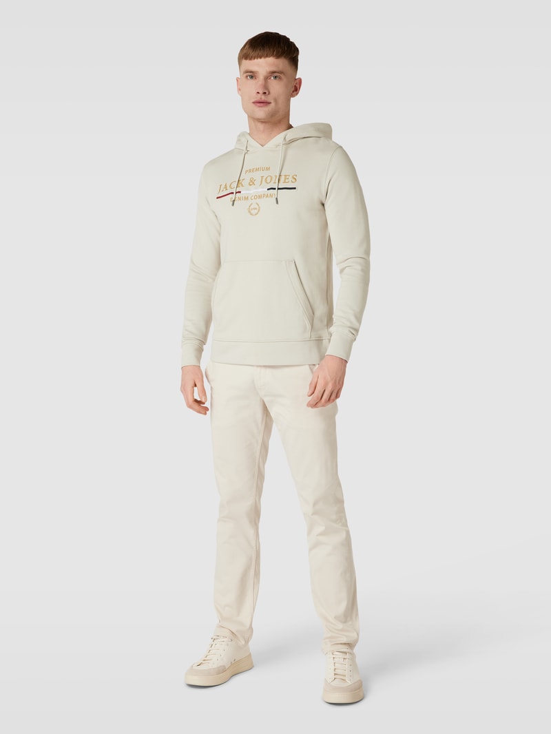 Hoodie mit Label-Motiv-Stitching Modell 'BLUTRAVIS' in offwhite