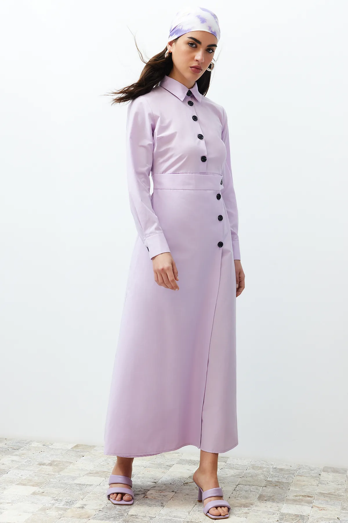Trendyol Modest  Lila Hemdkragen-Knopfdetail, einfarbig gewebtes Kleid TCTSS24EB00116