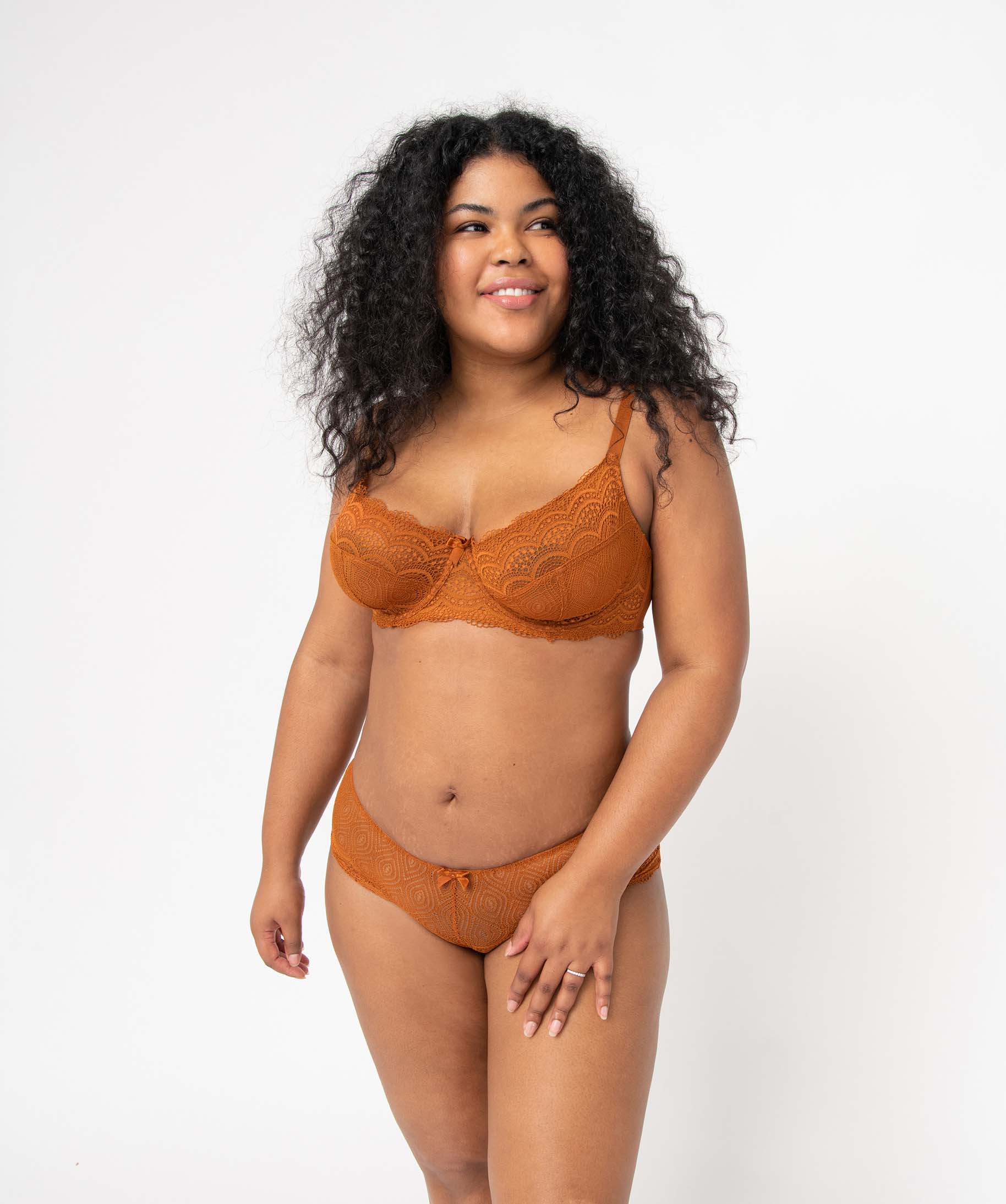 Soutien-gorge emboitant grande taille à armatures en dentelle marron | GEMO
