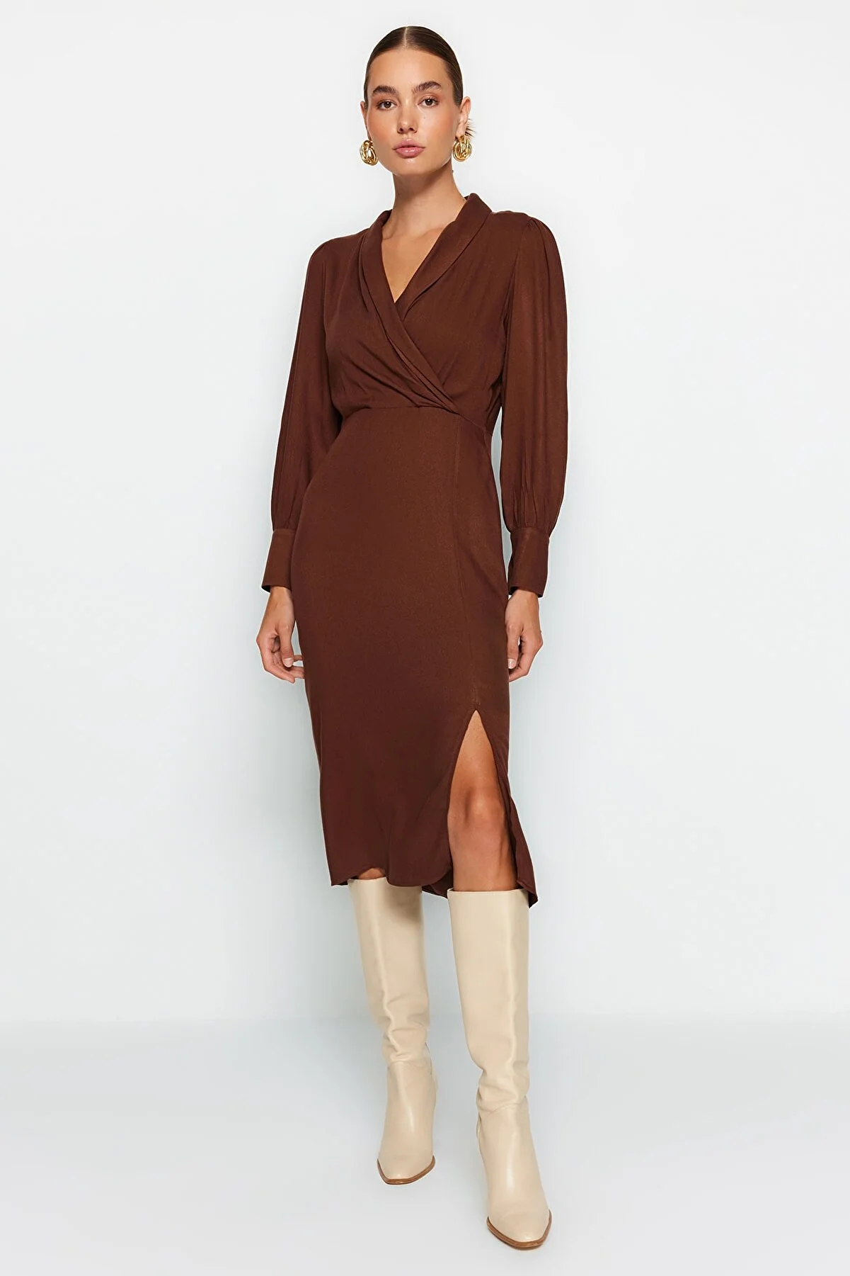 Trendyol Collection  Braunes Midi-gefüttertes Webkleid TWOAW21EL0230