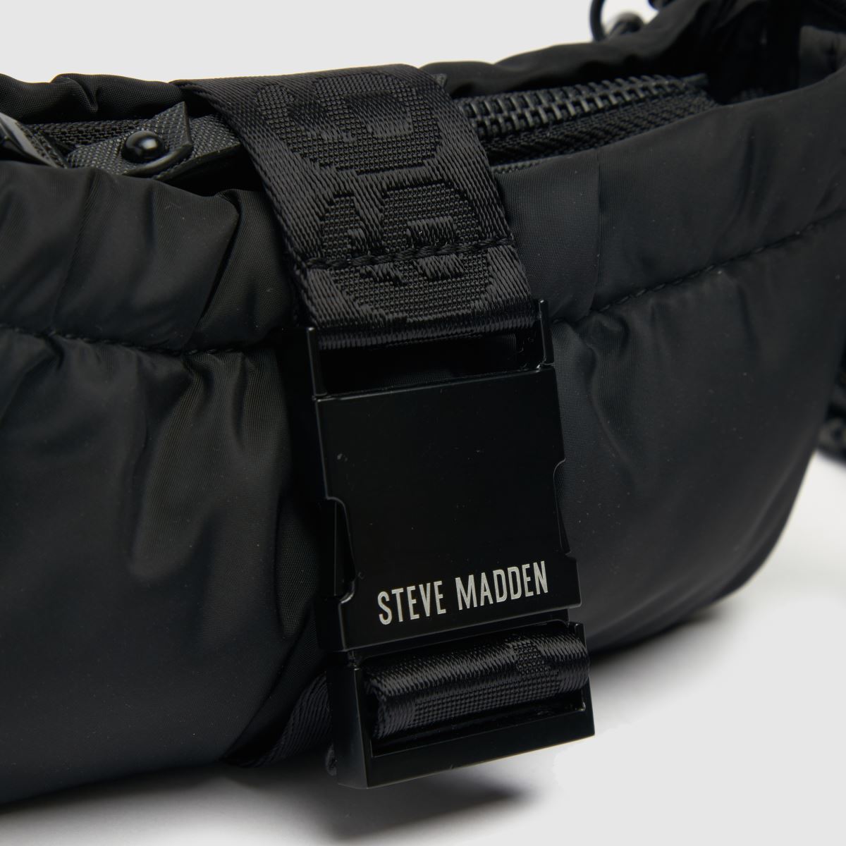 Steve Madden svart bastro axelväska