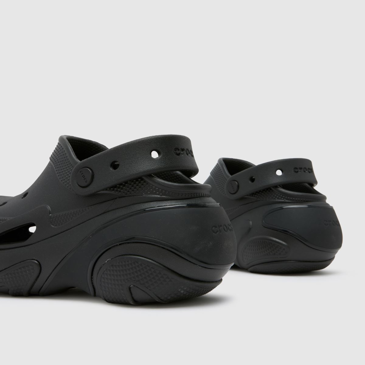 Crocs Bubble Crush klumpa szandál fekete színben