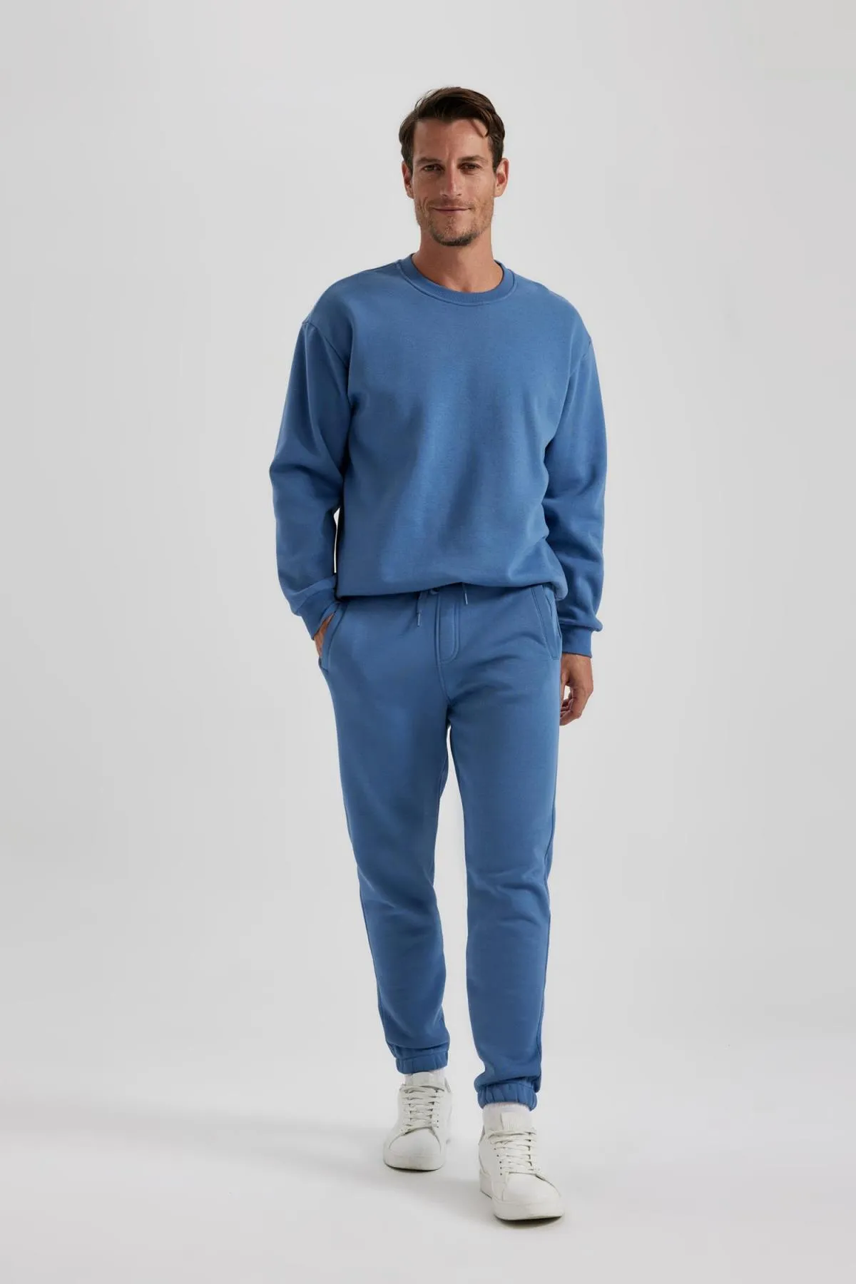 DeFacto  Basic-Sweatshirt mit Rundhalsausschnitt in Oversize-Passform T5139az23au