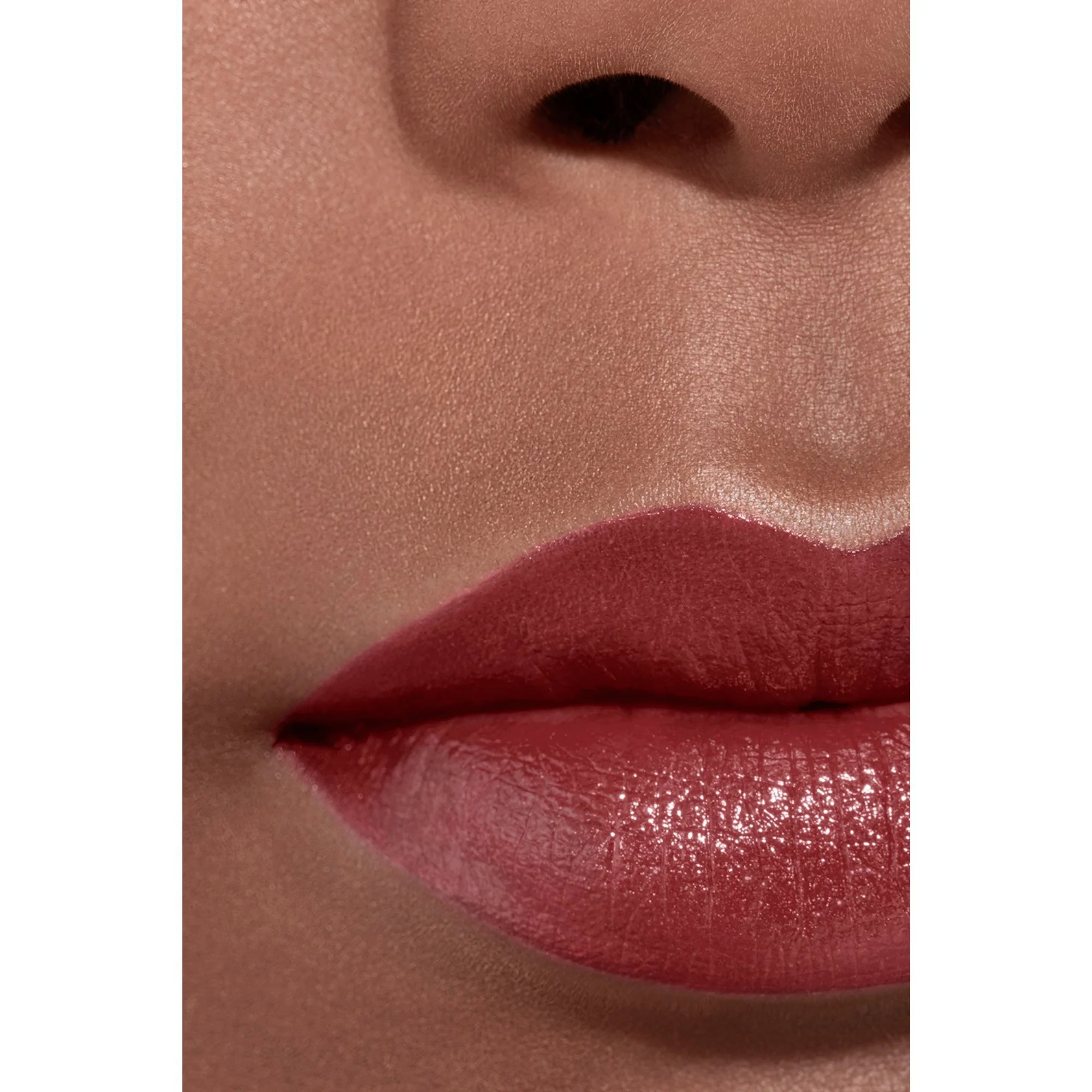 ROUGE ALLURE L'EXTRAIT - LABIAL DE ALTA INTENSIDAD - EXTRACTO LIGERO Y CUIDADOSO - RECARGABLE