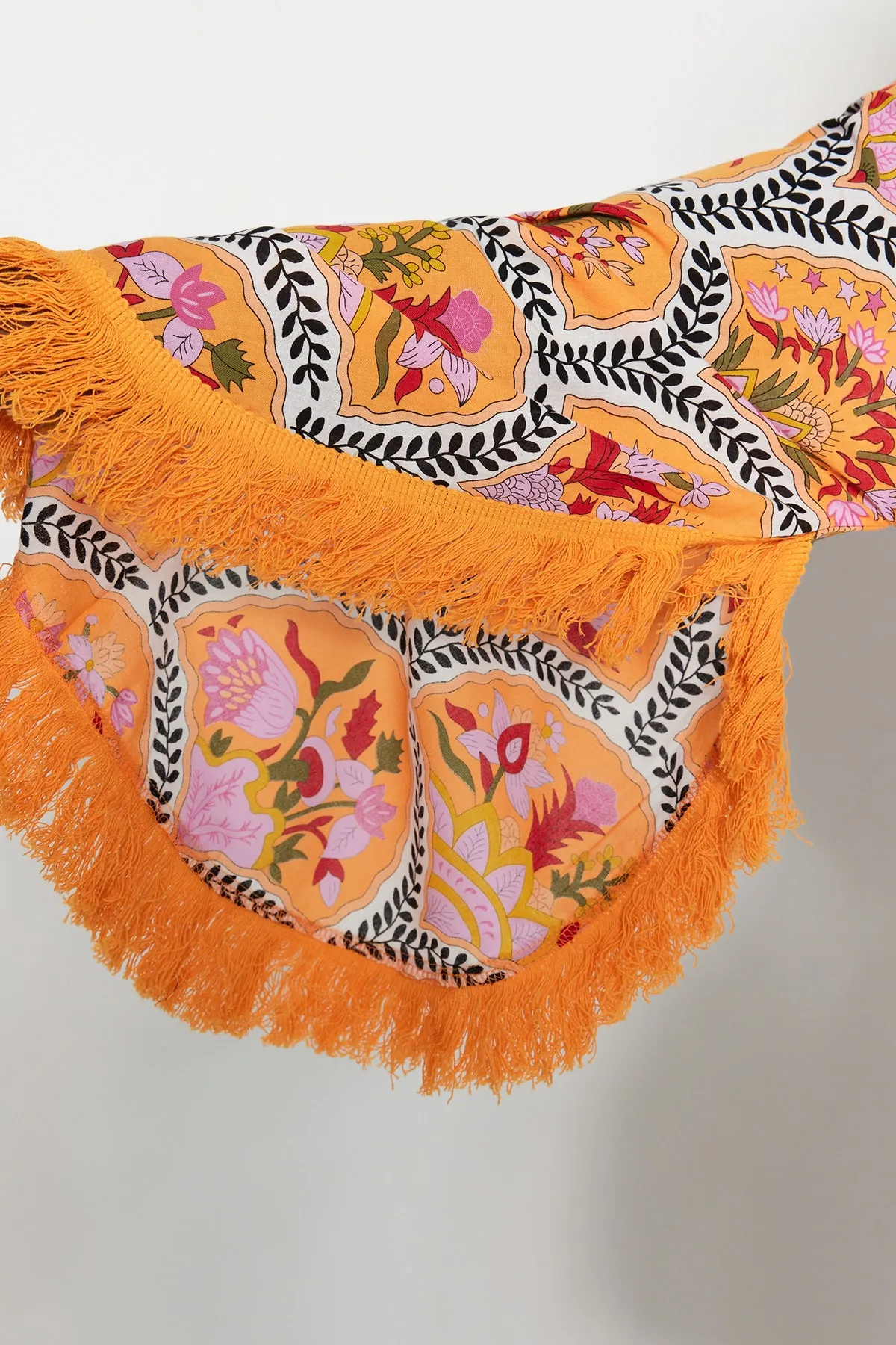 Trendyol Collection  Blumengemusterter Mini-Kimono und Kaftan aus 100 % Baumwolle TBESS23KM00004