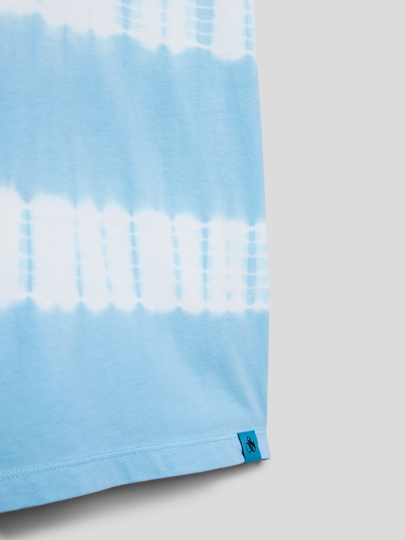 T-Shirt im Batik-Look in hellblau