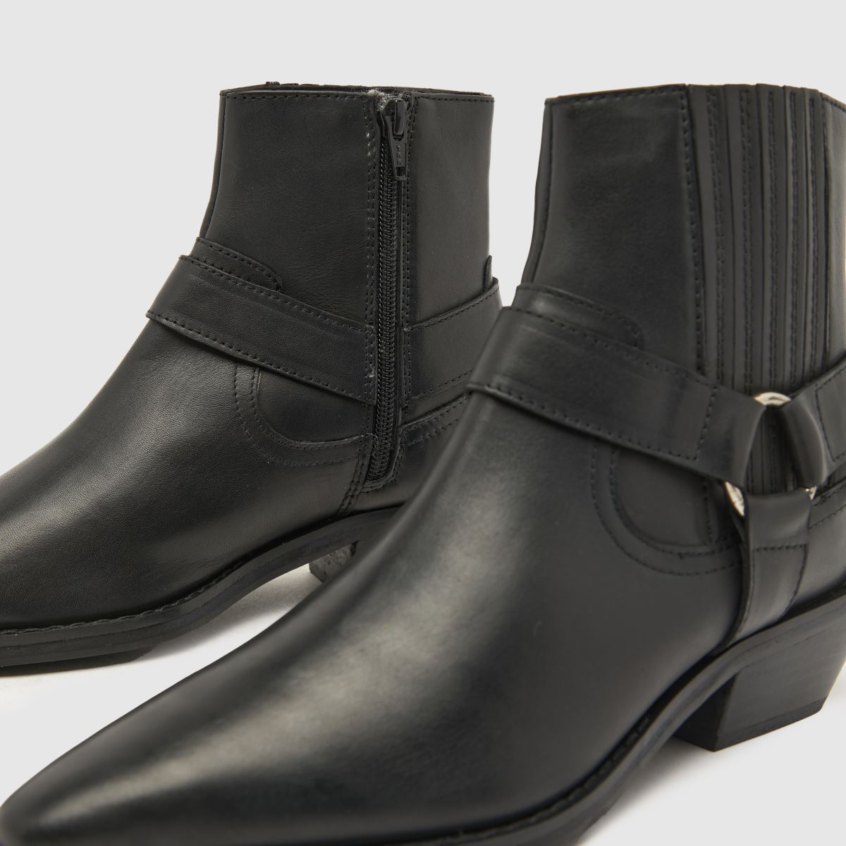 Schuh – Azlan – Svarta westernstövlar med läderdetaljer
