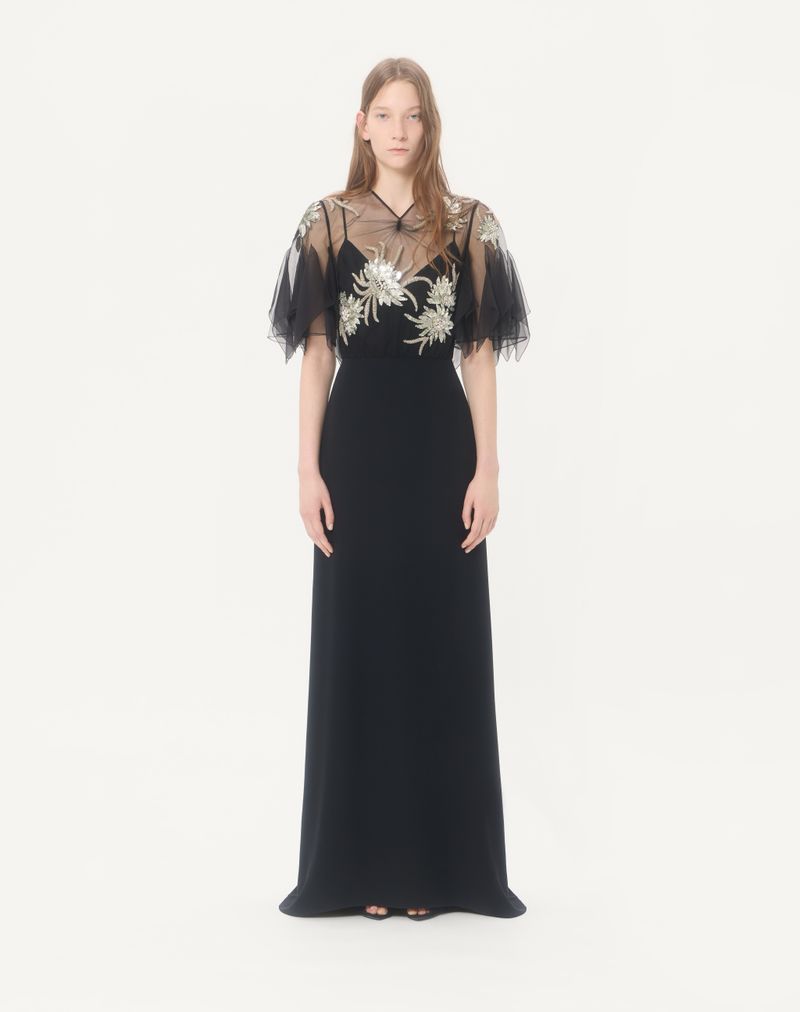 Robe de couture en crêpe brodée