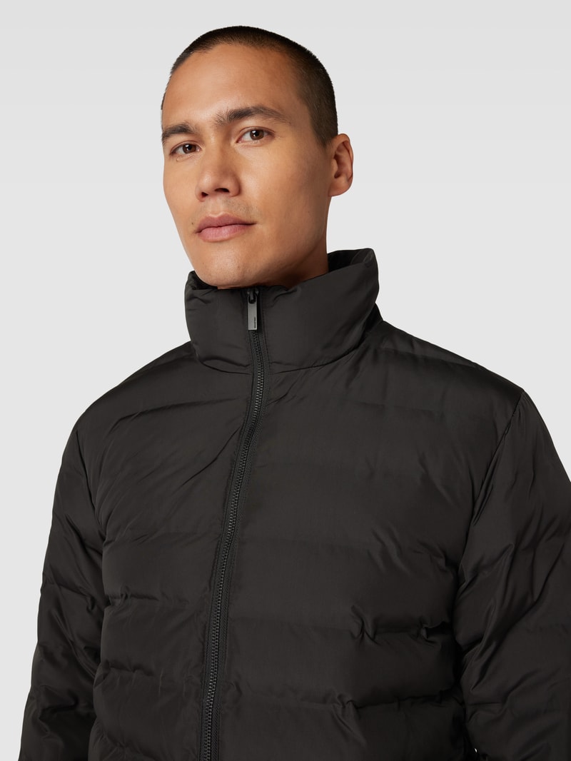 Steppjacke mit Reißverschluss in schwarz