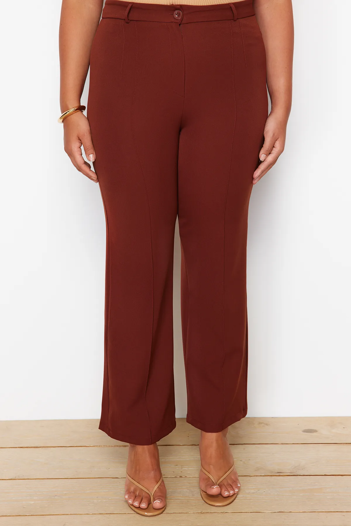 Trendyol Curve  Braune Hose mit hoher Taille und geripptem, genähtem spanischen Bein