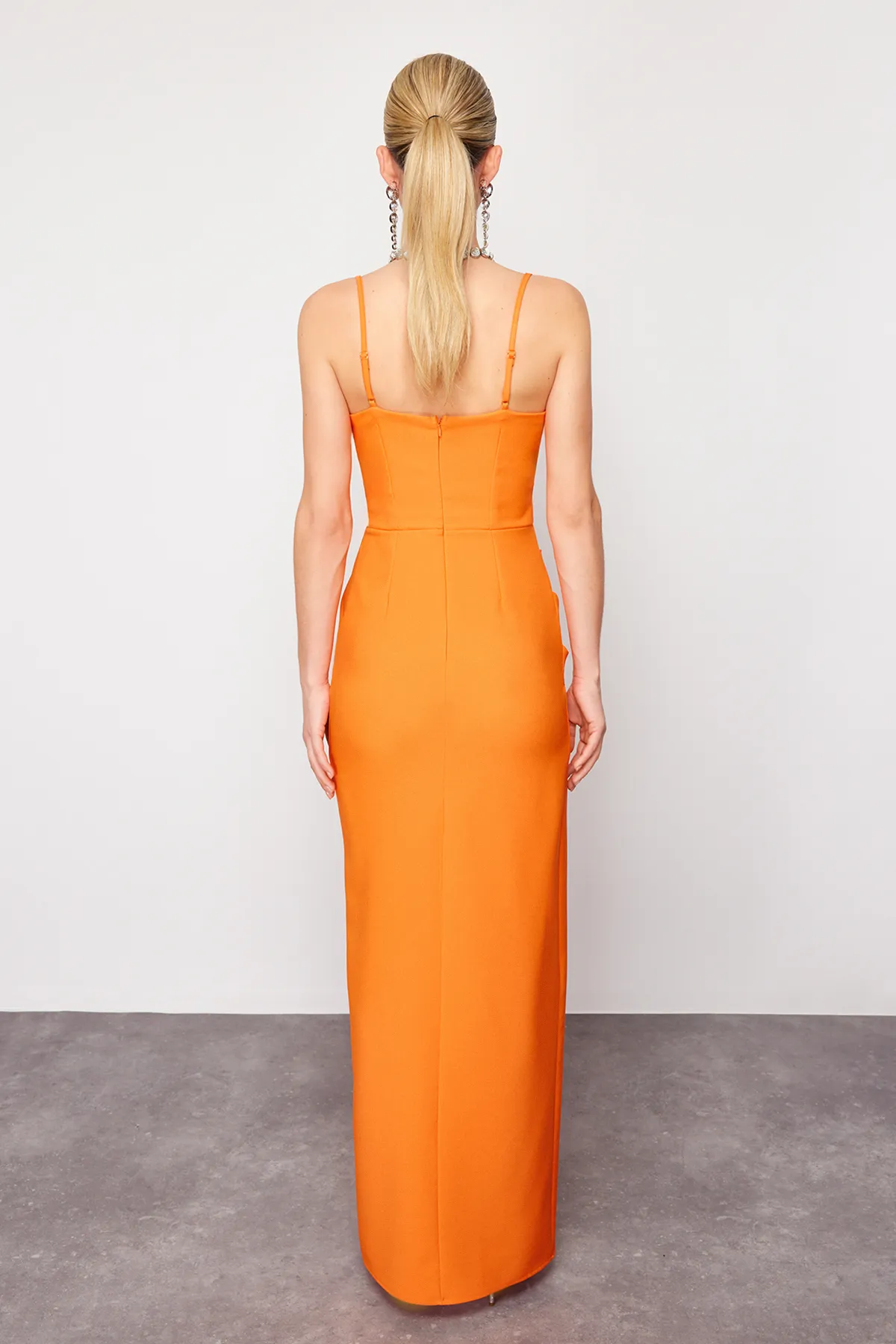 Trendyol Collection  Orange gewebtes, langes, elegantes Abendkleid TPRSS24AE00144
