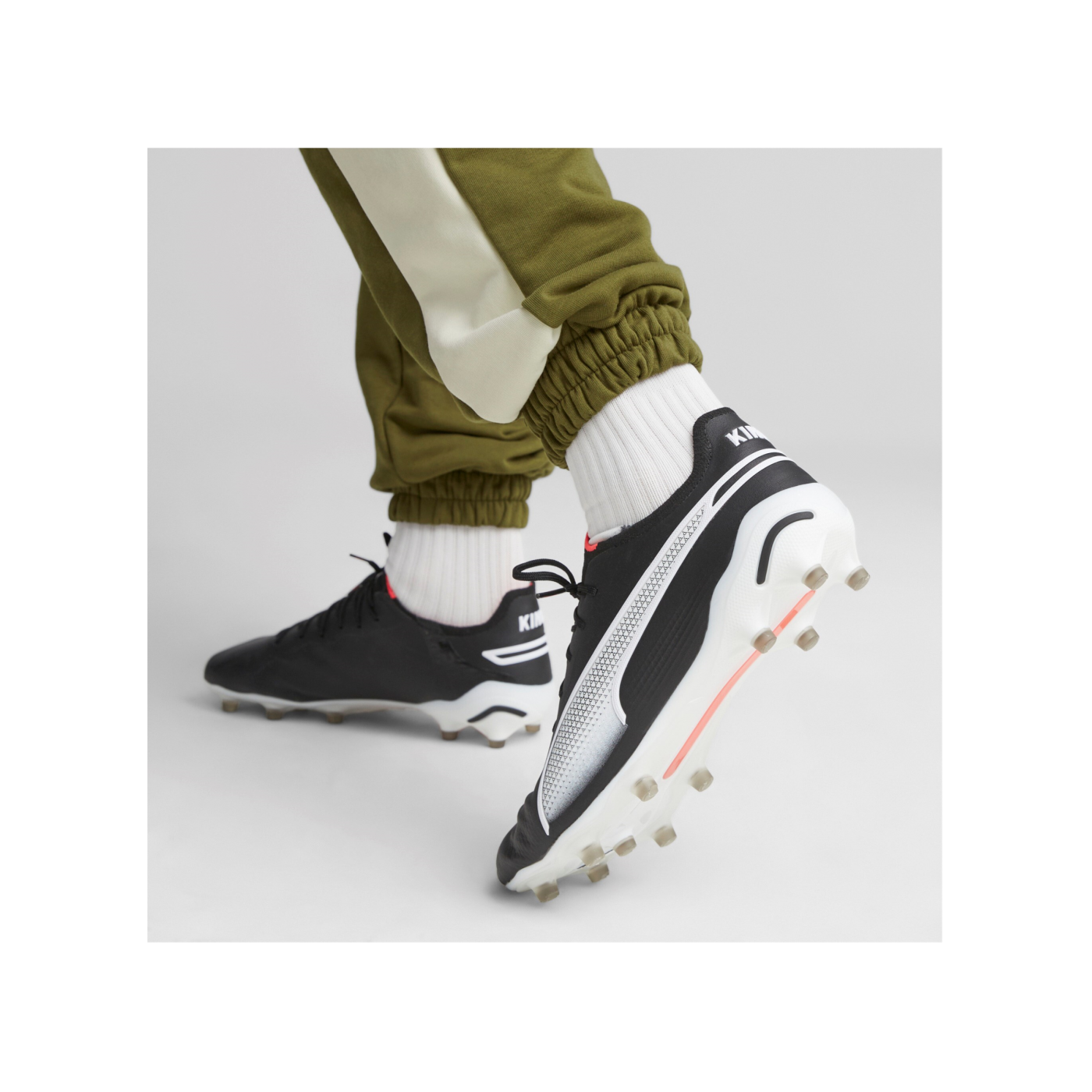 PUMA KING Ultimate FG/AG Schwarz Weiss F01