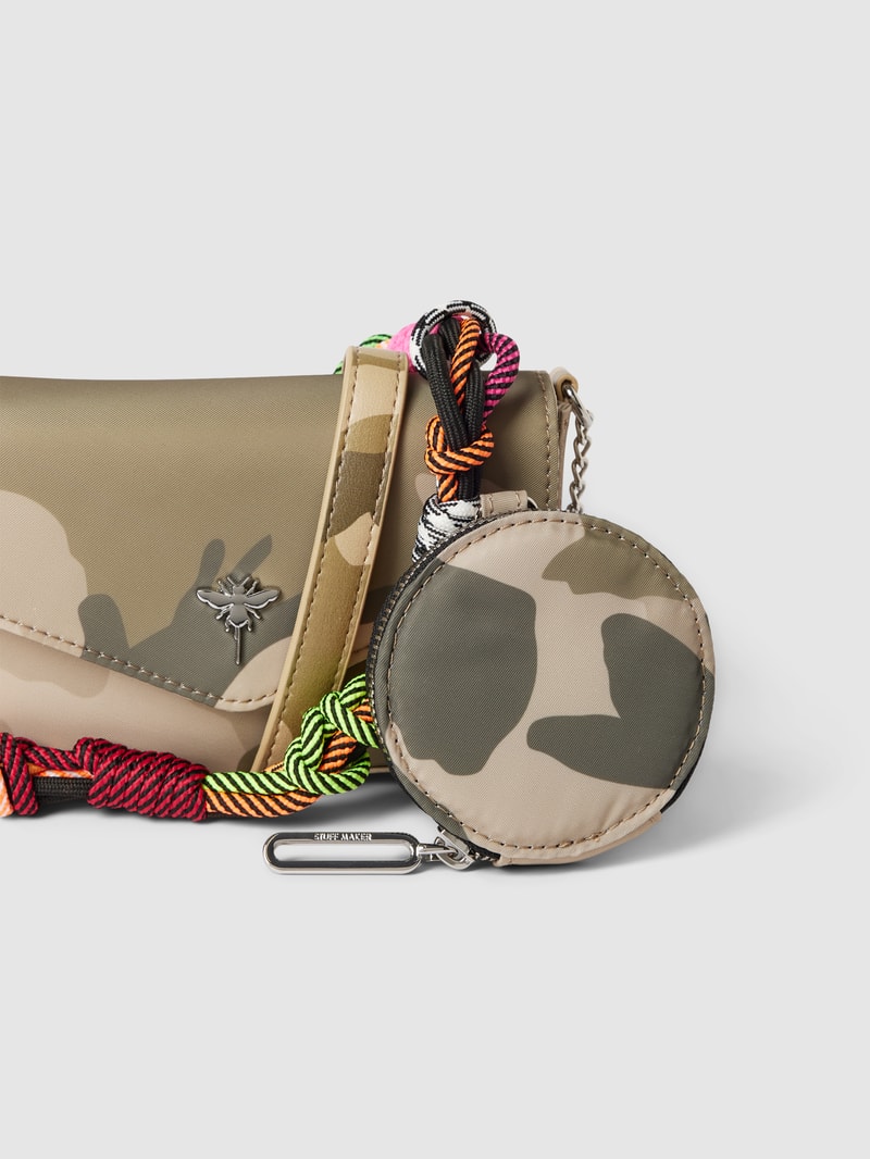 Micro Bag mit Camouflage-Muster in olivgrün